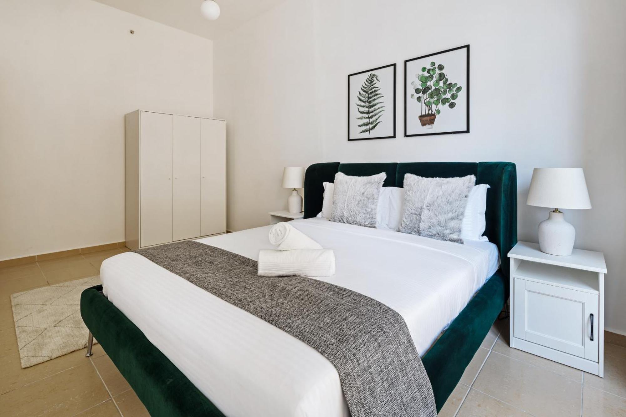 Spacious 5br With Maid's On Jbr - Prime Location, Steps From Shops, Dining & Entertainment - By Sunkissed Homes Apartment