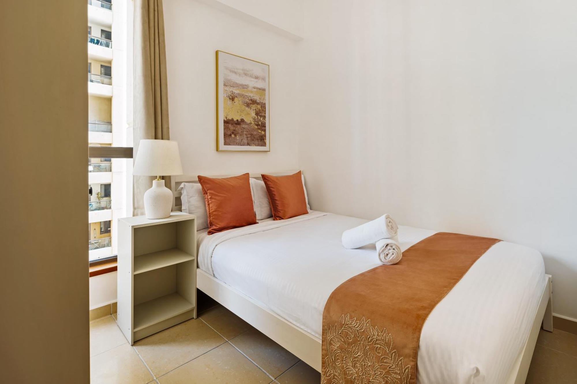 Apartment Spacious 5br With Maid's On Jbr - Prime Location, Steps From Shops, Dining & Entertainment - By Sunkissed Homes *