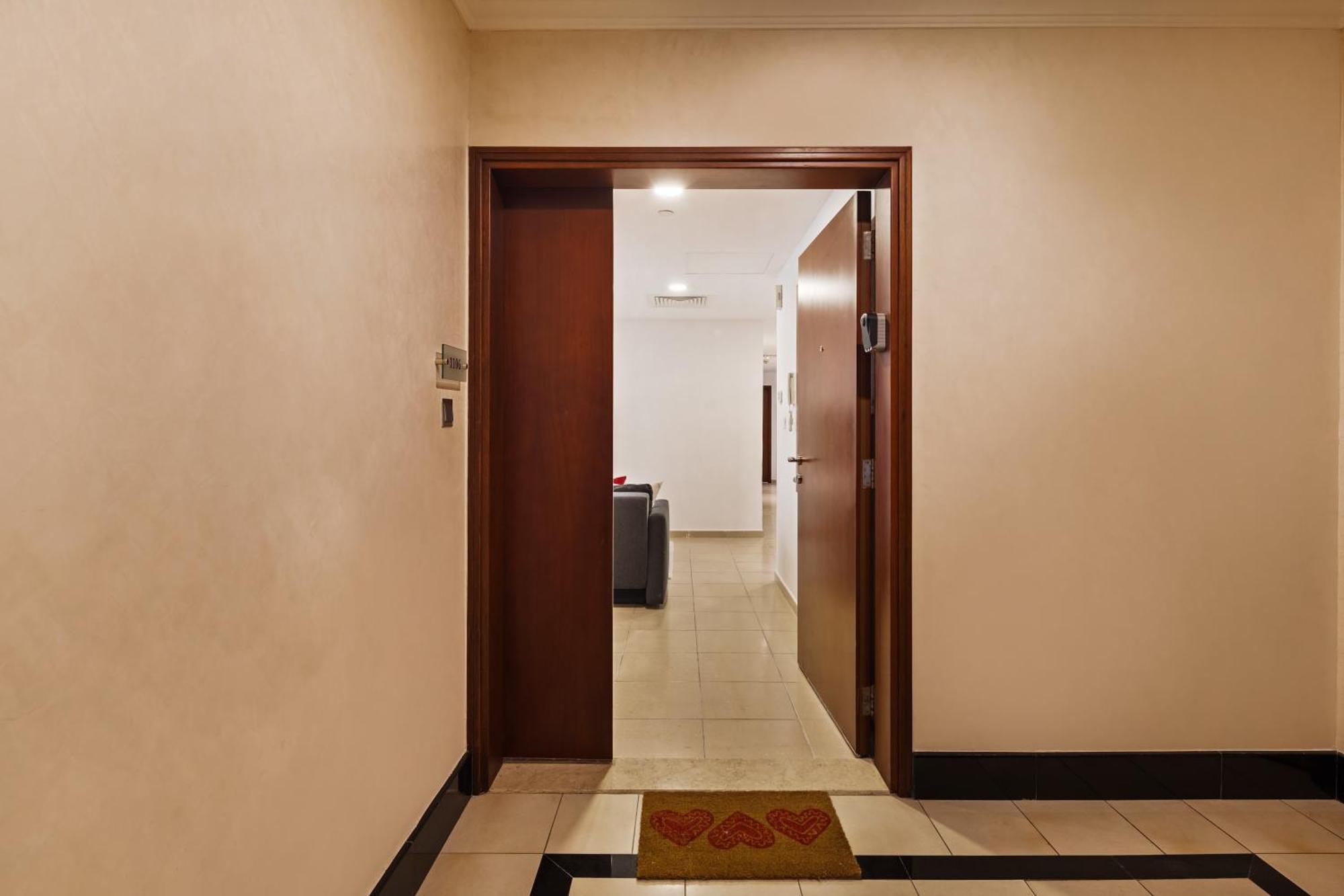 Spacious 5br With Maid's On Jbr - Prime Location, Steps From Shops, Dining & Entertainment - By Sunkissed Homes Apartment Dubai