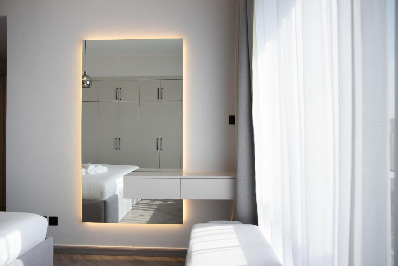 Stunning High Floor 3 Bed - Marina Apartment *