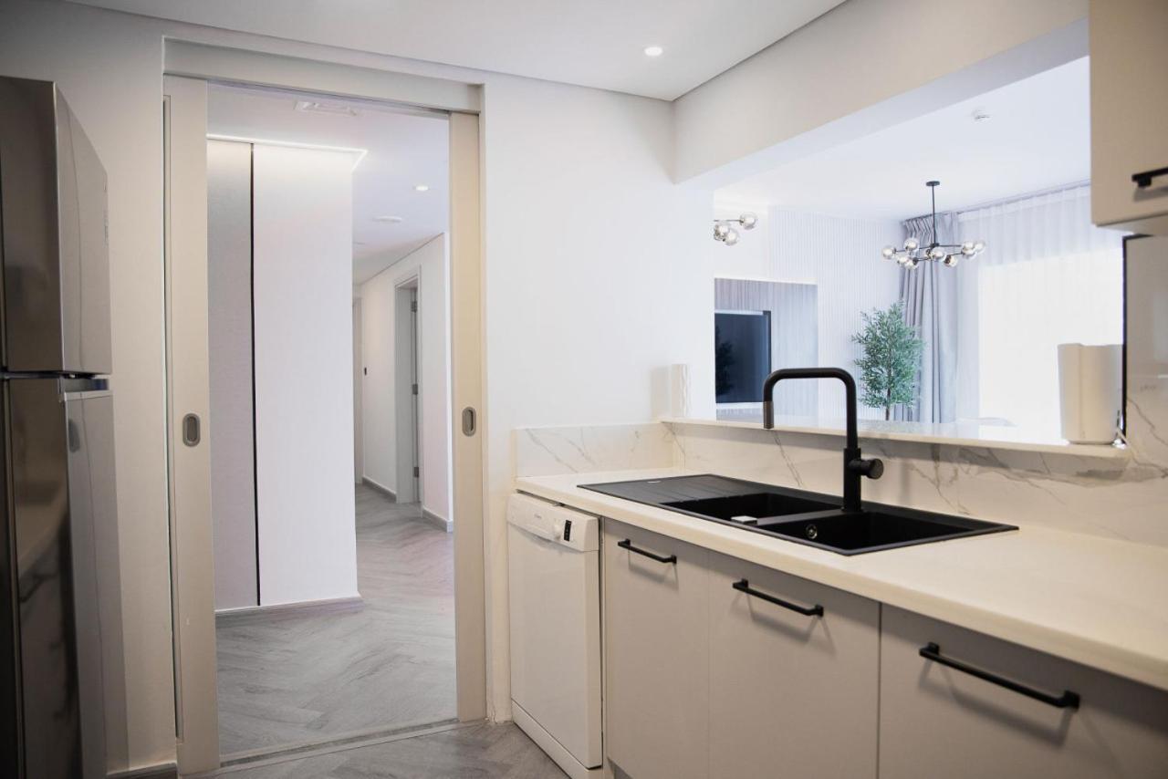 Stunning High Floor 3 Bed - Marina Apartment *