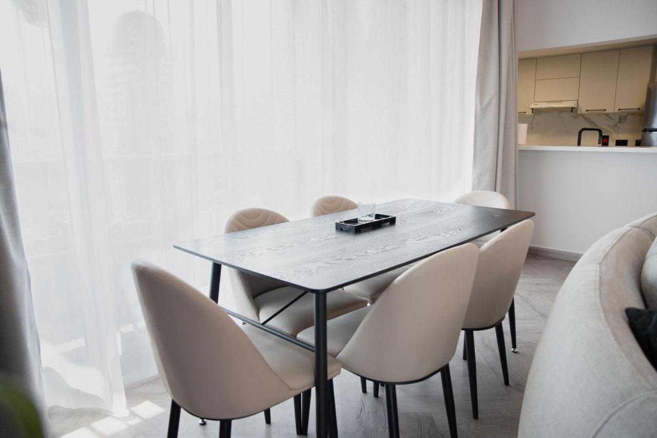 Stunning High Floor 3 Bed - Marina Apartment *