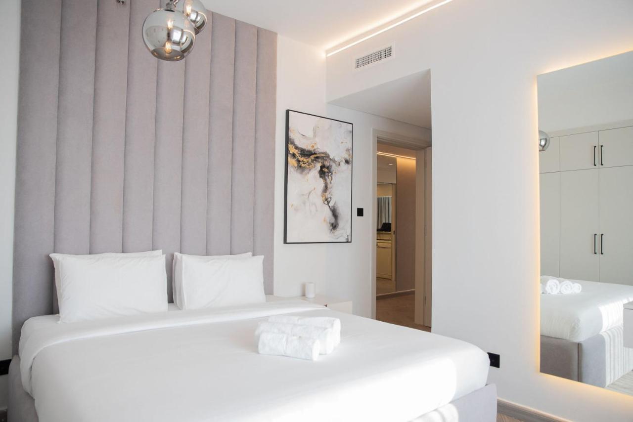 Stunning High Floor 3 Bed - Marina Apartment