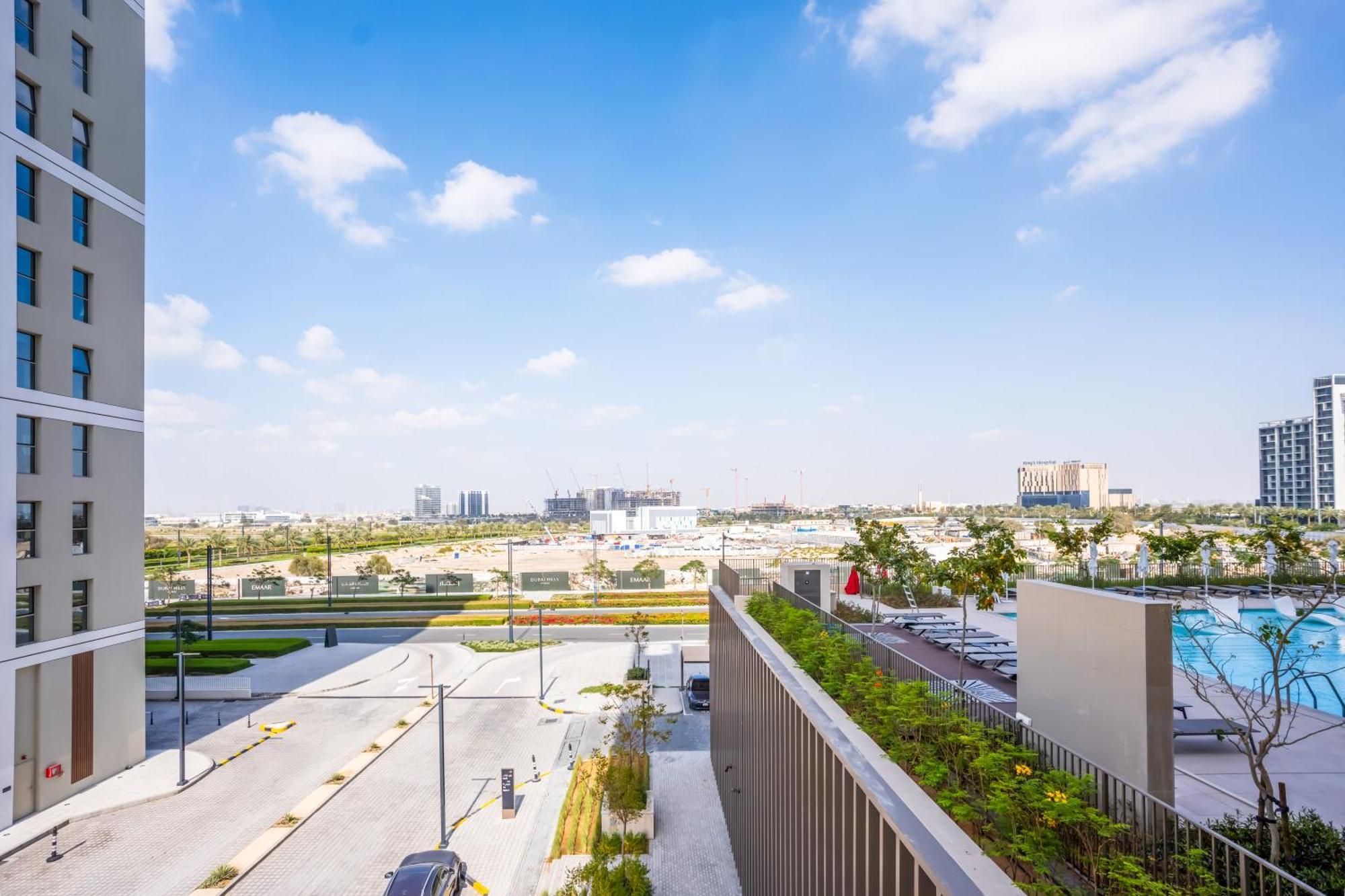 Cozy 2br In Hills Dubai