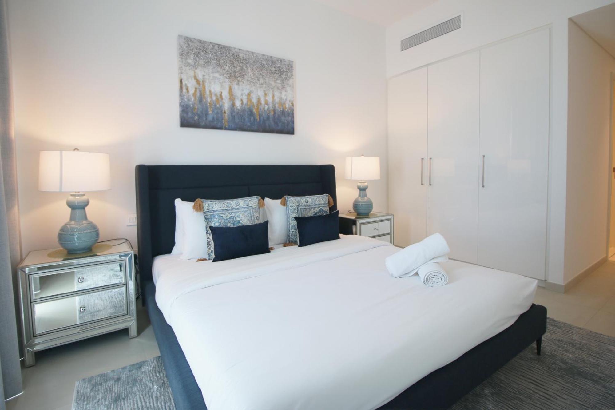 Rh - Burj Khalifa View, 03br With Maid's Room, 7 Mins Walk To Burj Khalifa * Dubai