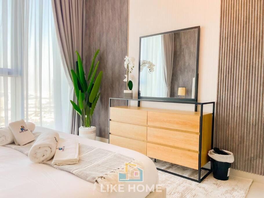 Like - 4203 The Ultimate Living At The Grand *