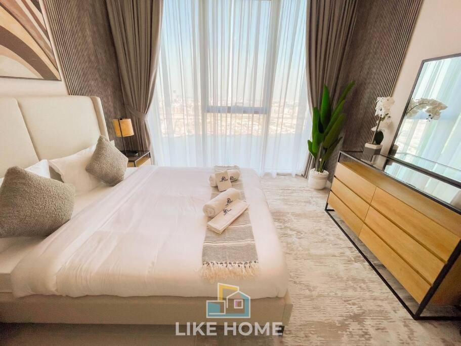 Like - 4203 The Ultimate Living At The Grand Apartment