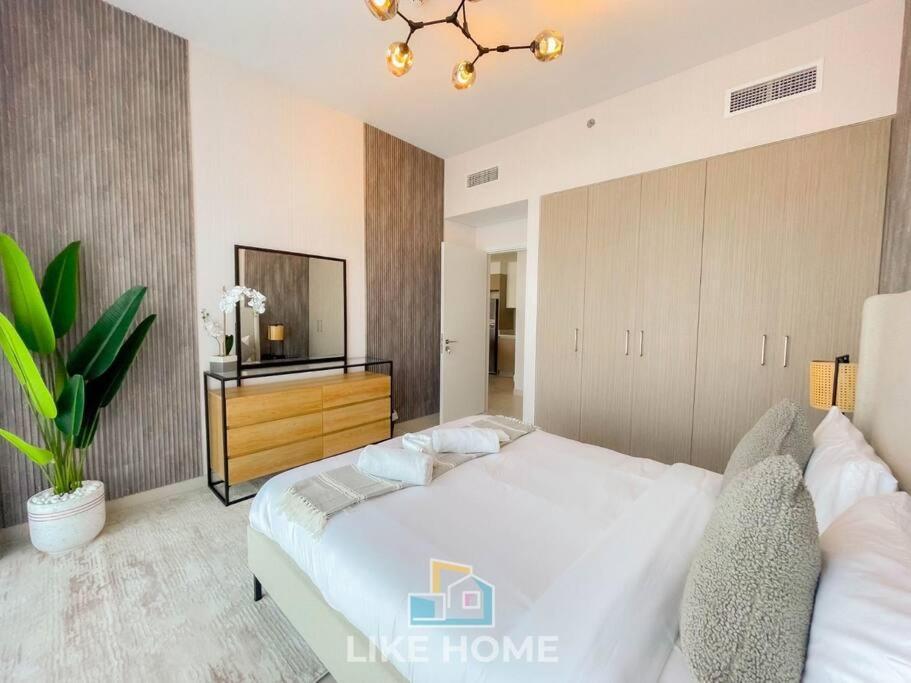 Like - 4203 The Ultimate Living At The Grand