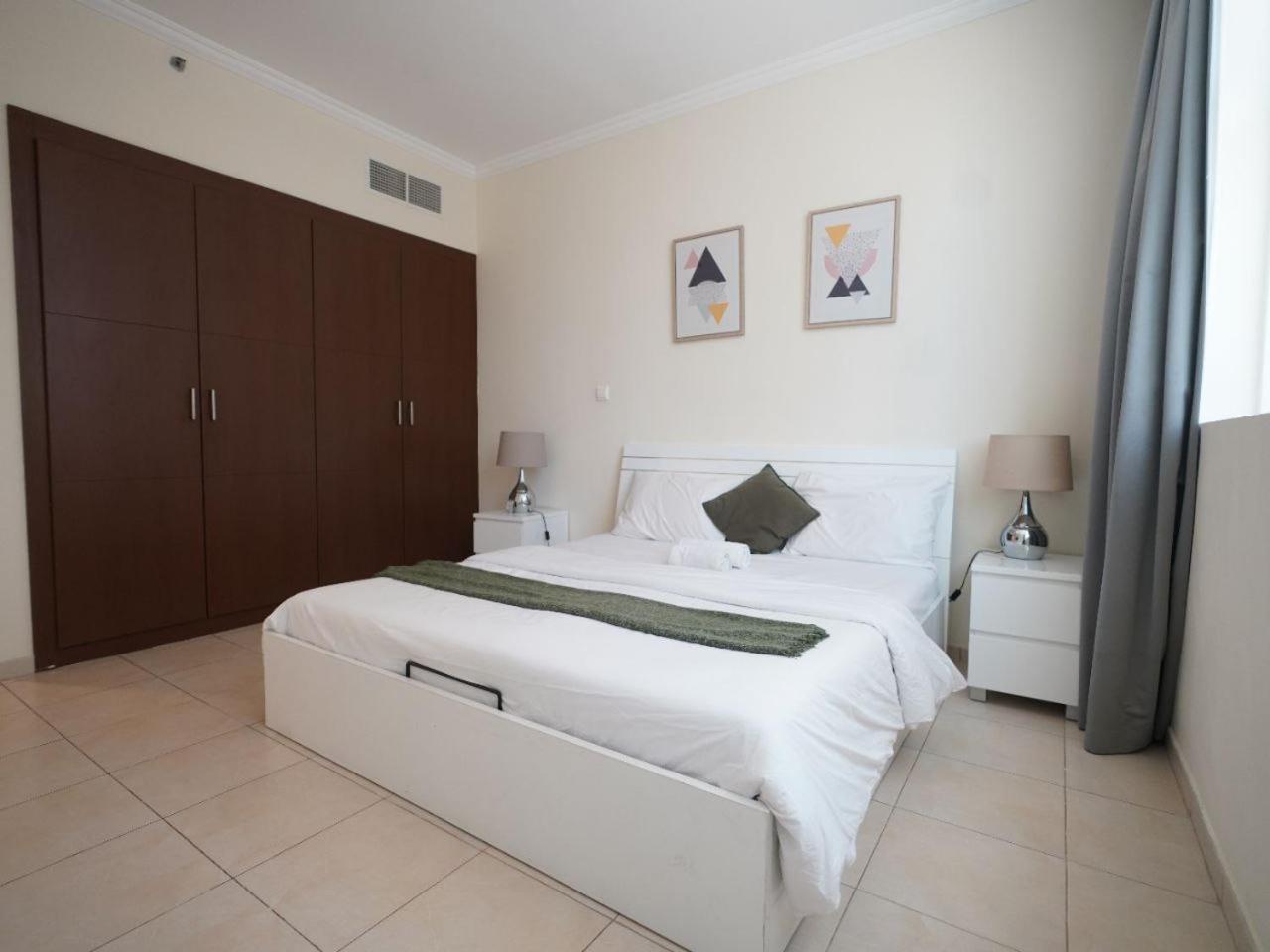 1 Bedroom Downtown 5 Min Walk To Mall *