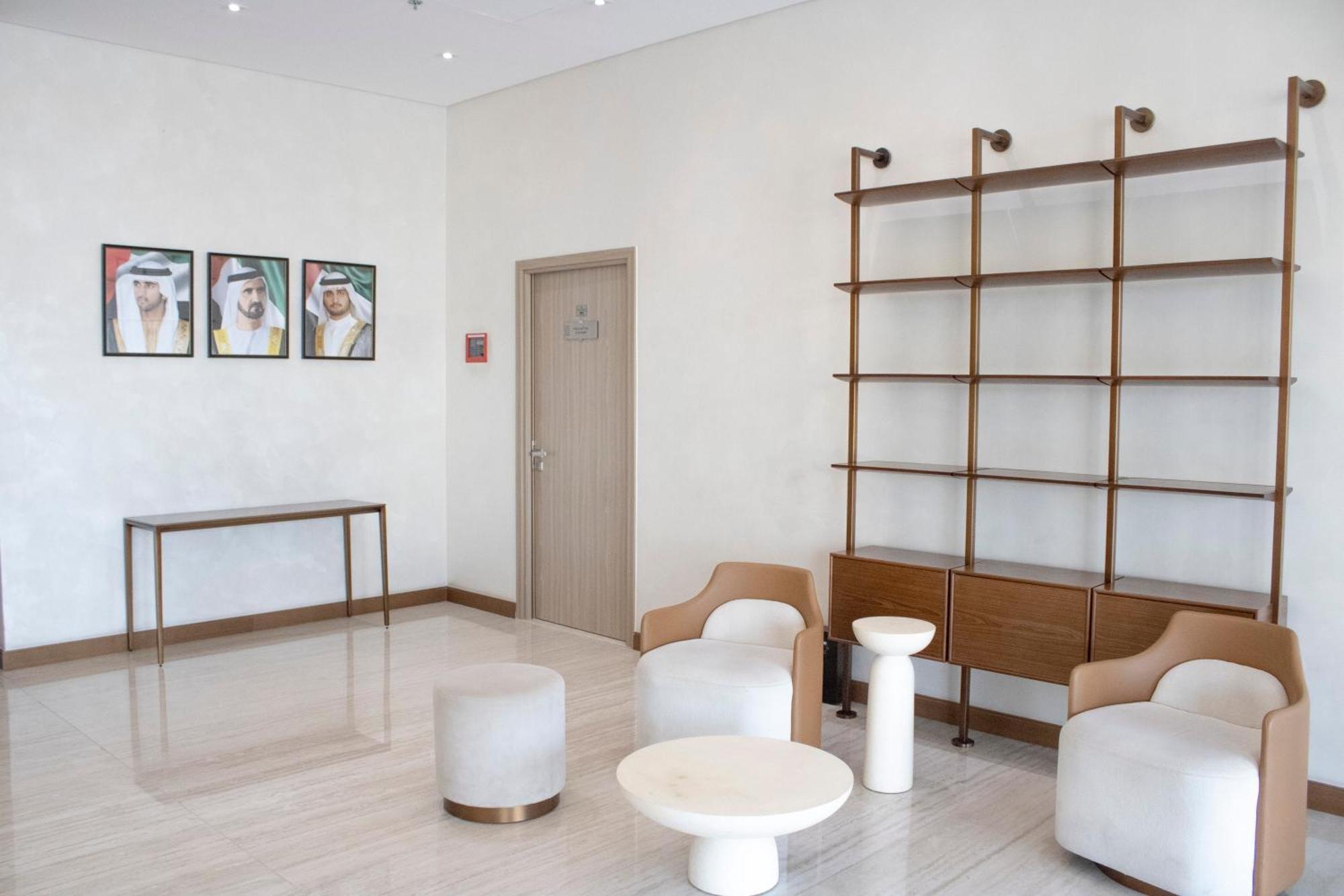 Modern 2br Near Downtown Sleeps 6 Pool And Gym Dubai
