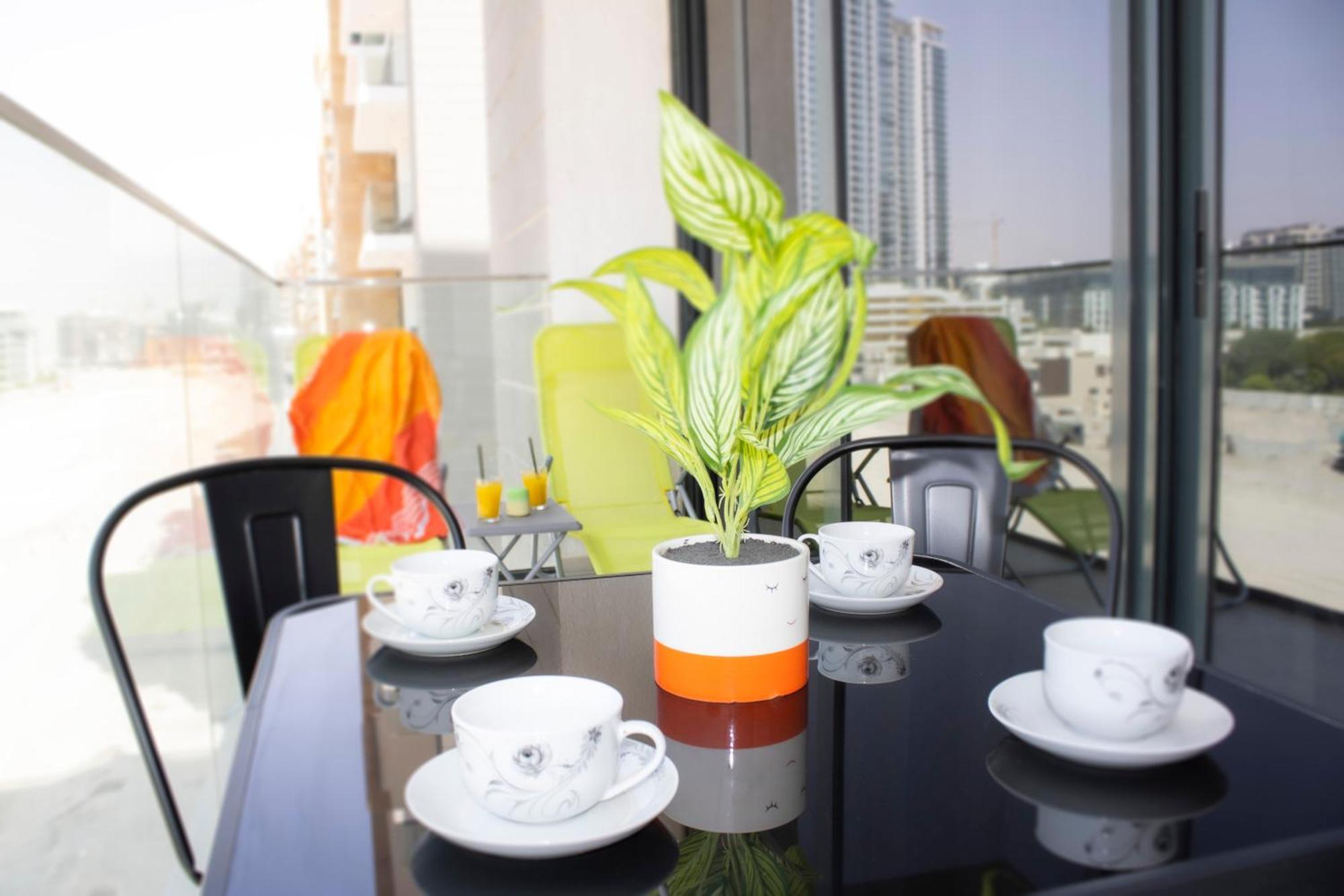 Modern 2br Near Downtown Sleeps 6 Pool And Gym Dubai