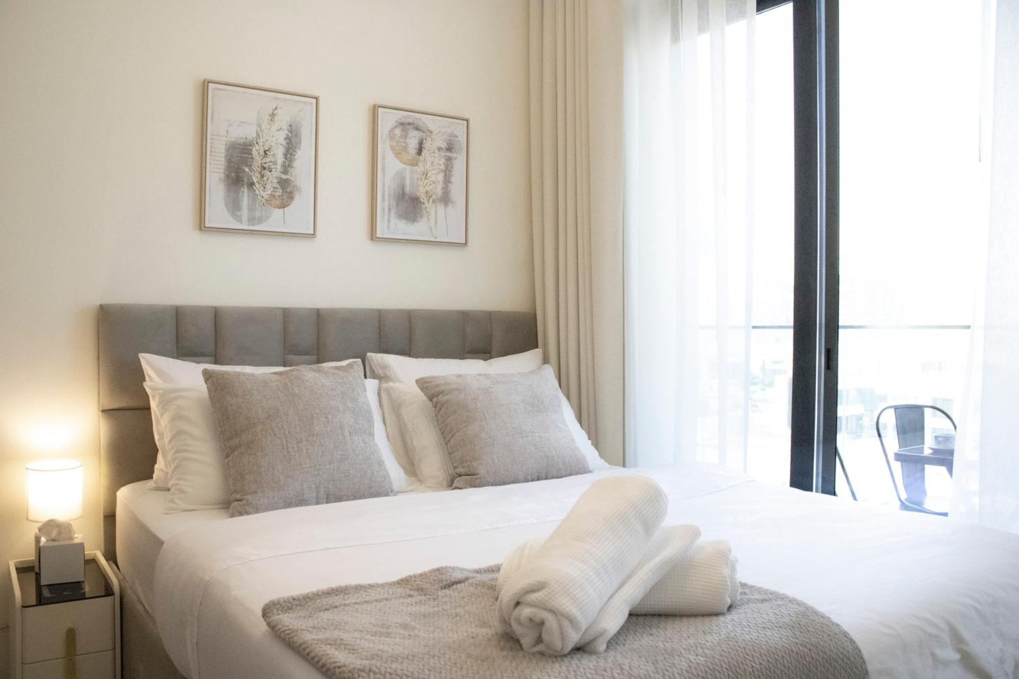 Modern 2br Near Downtown Sleeps 6 Pool And Gym Apartment *