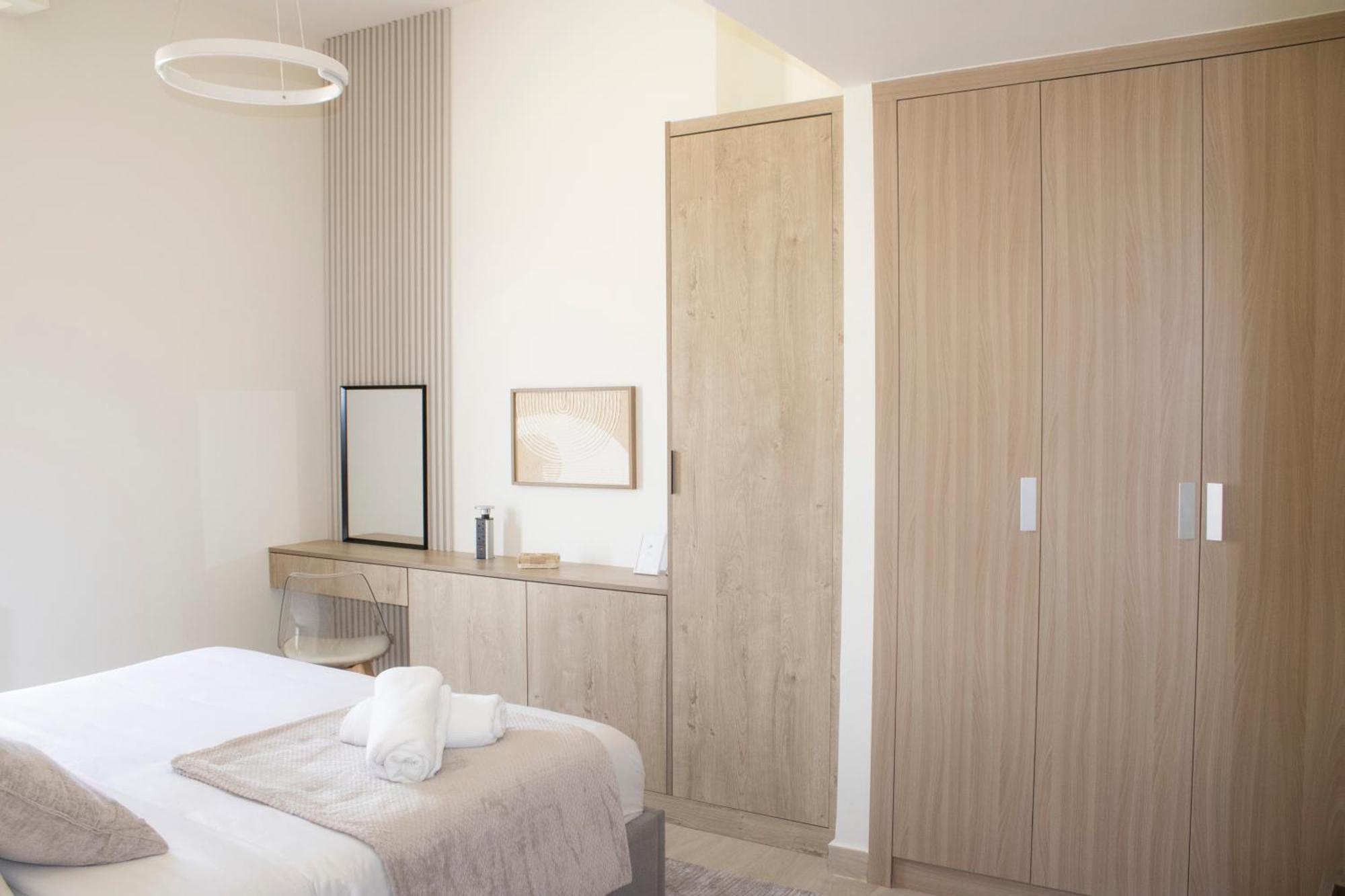 Modern 2br Near Downtown Sleeps 6 Pool And Gym * Dubai