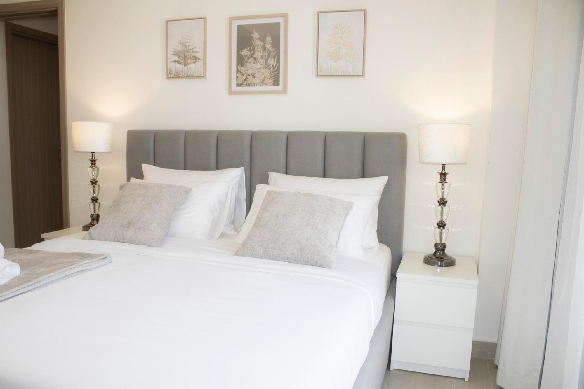 Modern 2br Near Downtown Sleeps 6 Pool And Gym