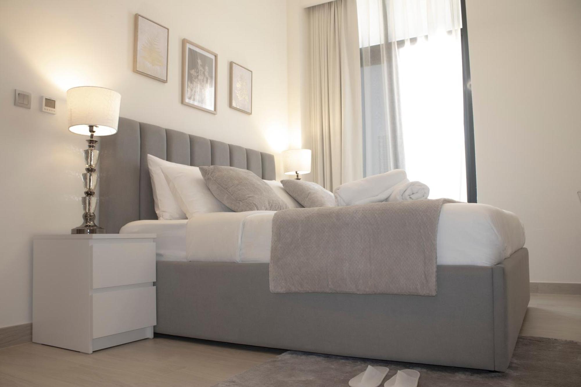 Modern 2br Near Downtown Sleeps 6 Pool And Gym Apartment *