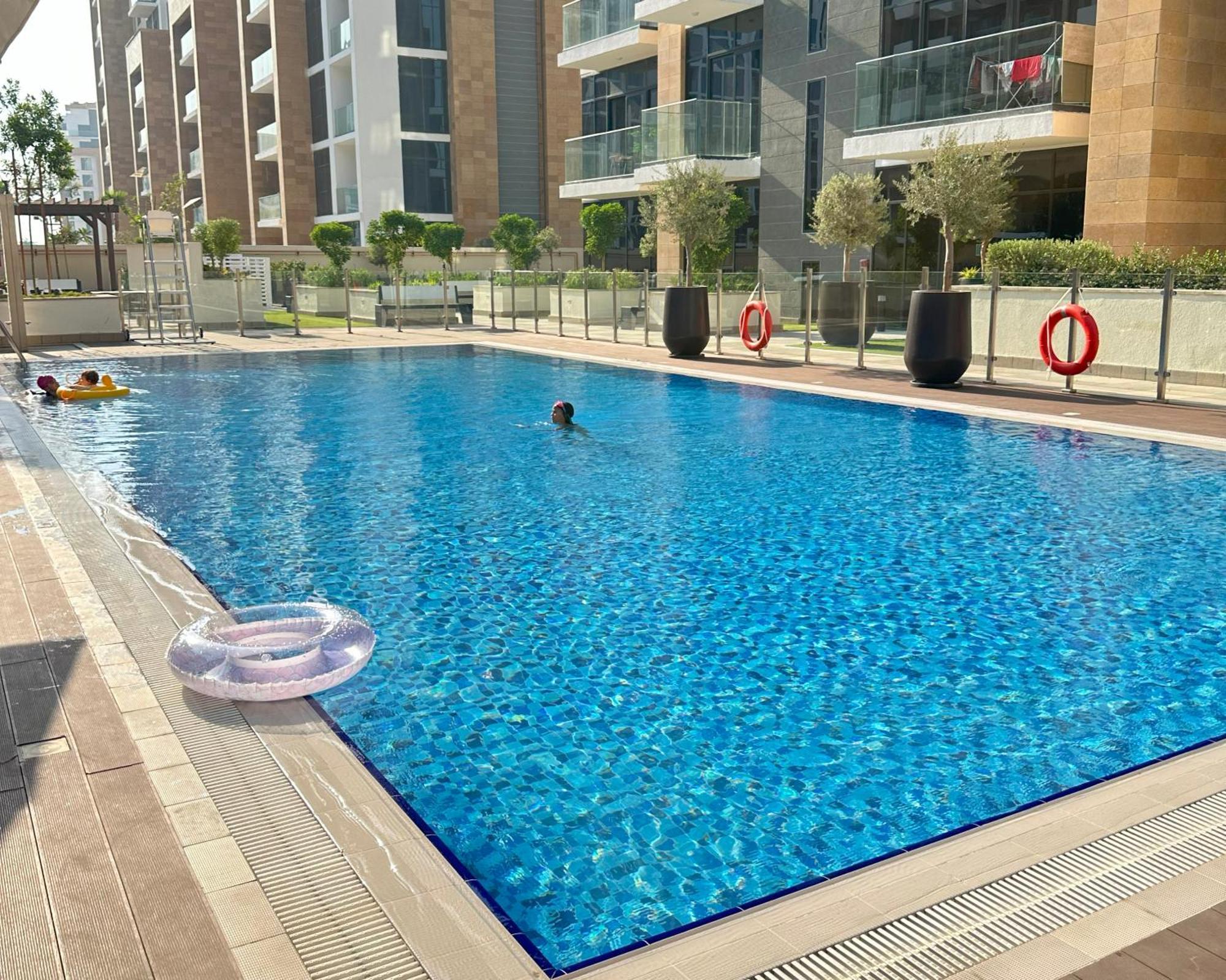 Apartment Modern 2br Near Downtown Sleeps 6 Pool And Gym