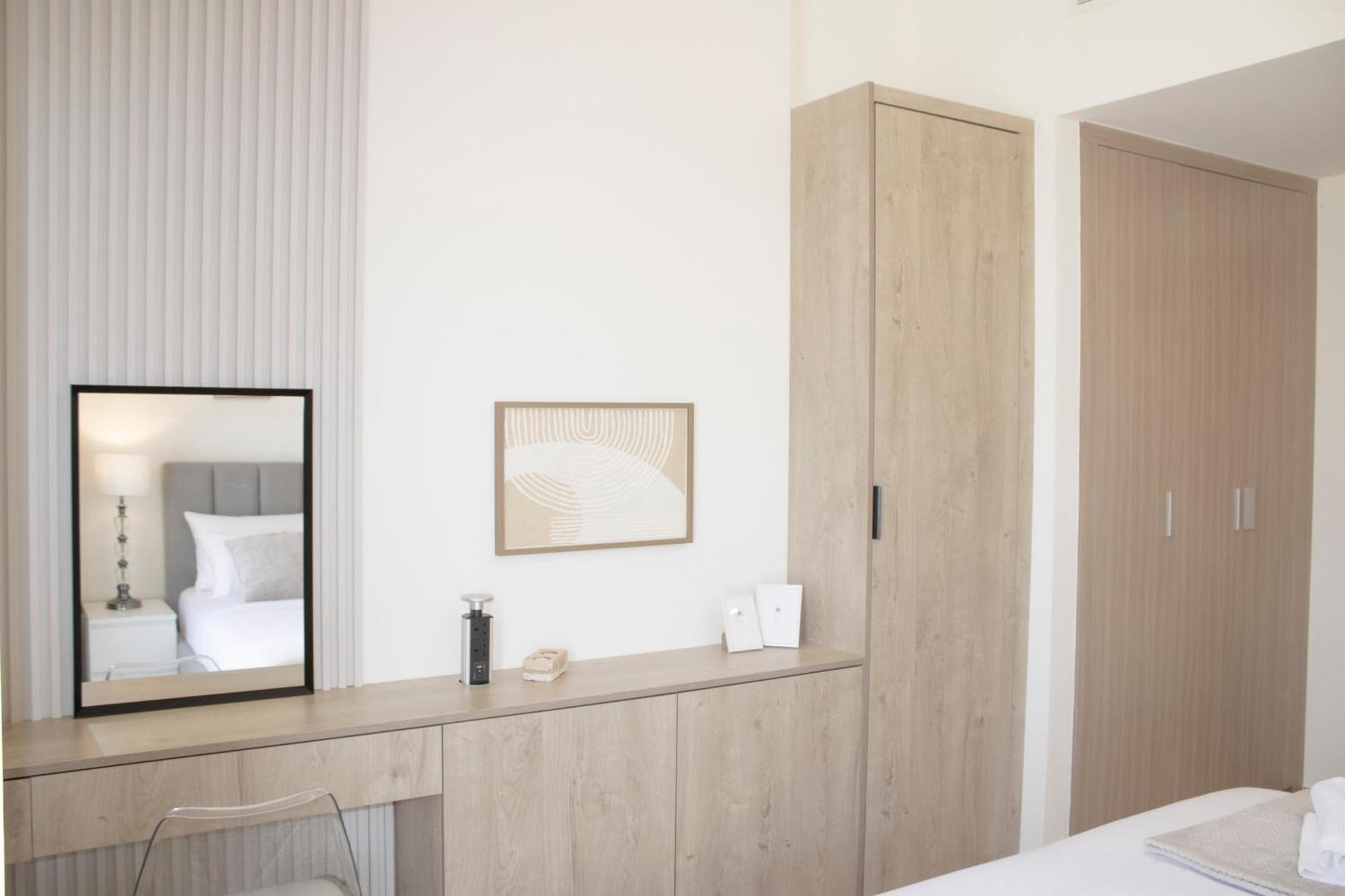 Modern 2br Near Downtown Sleeps 6 Pool And Gym