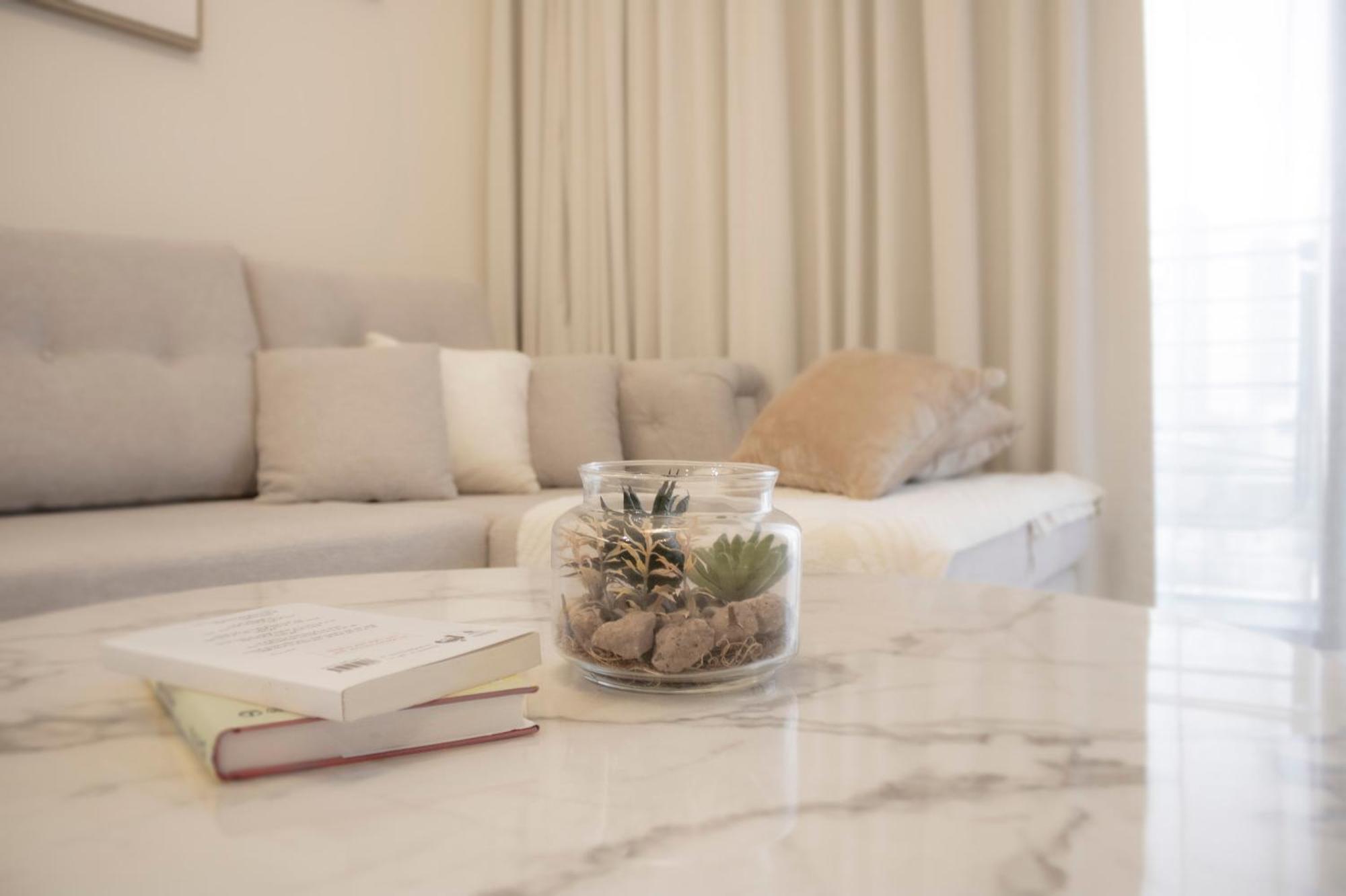 Modern 2br Near Downtown Sleeps 6 Pool And Gym