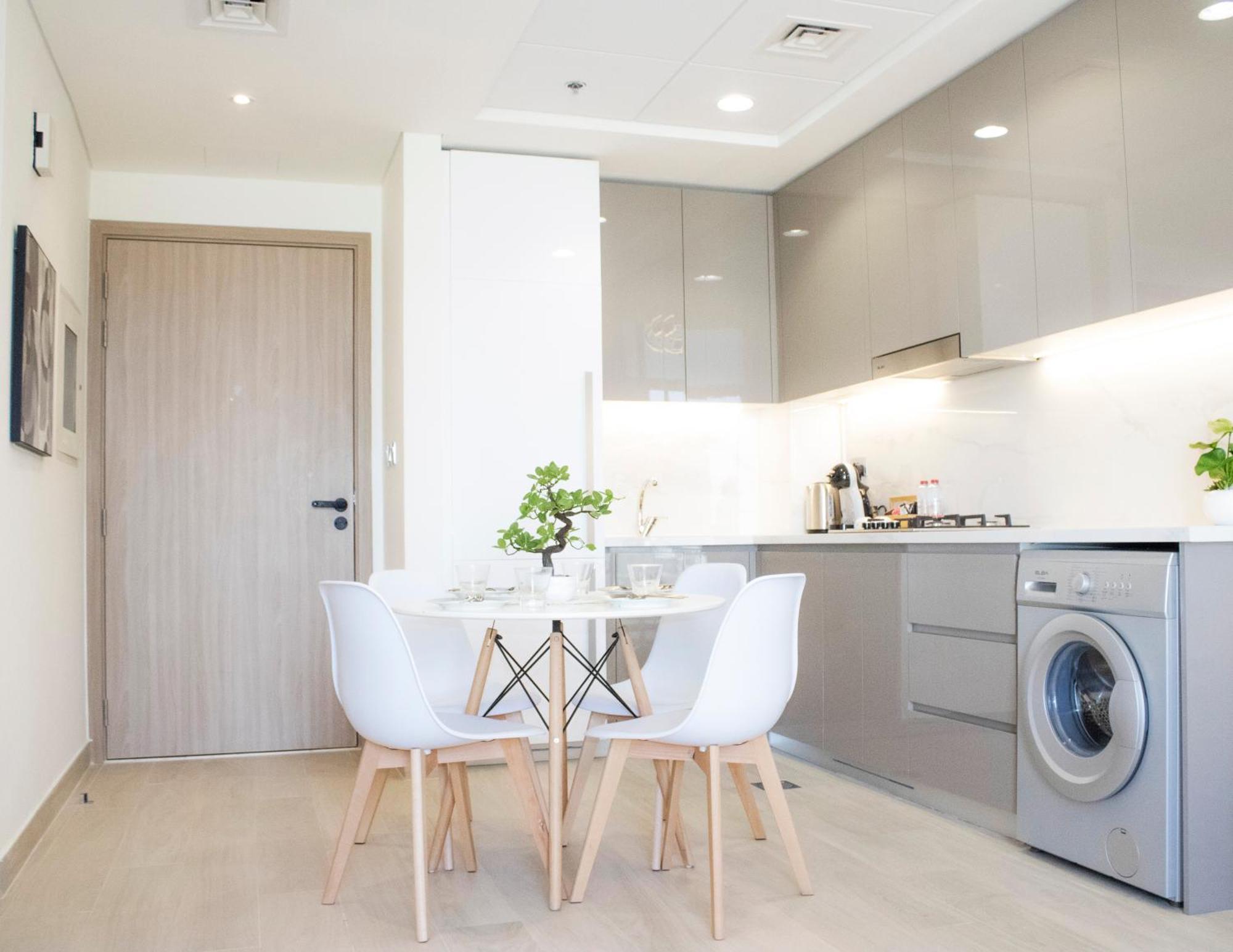 Modern 2br Near Downtown Sleeps 6 Pool And Gym Apartment Dubai