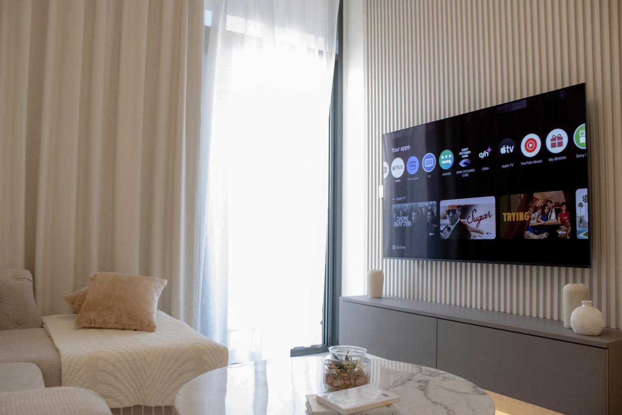 Modern 2br Near Downtown Sleeps 6 Pool And Gym Dubai