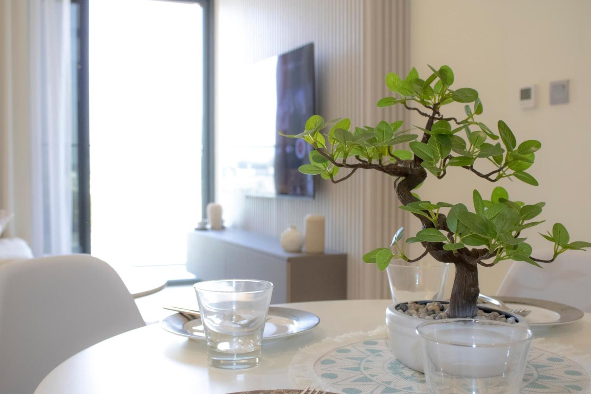 Apartment Modern 2br Near Downtown Sleeps 6 Pool And Gym Dubai