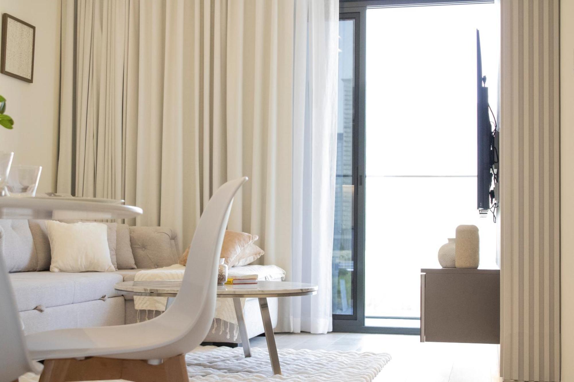 Apartment Modern 2br Near Downtown Sleeps 6 Pool And Gym *