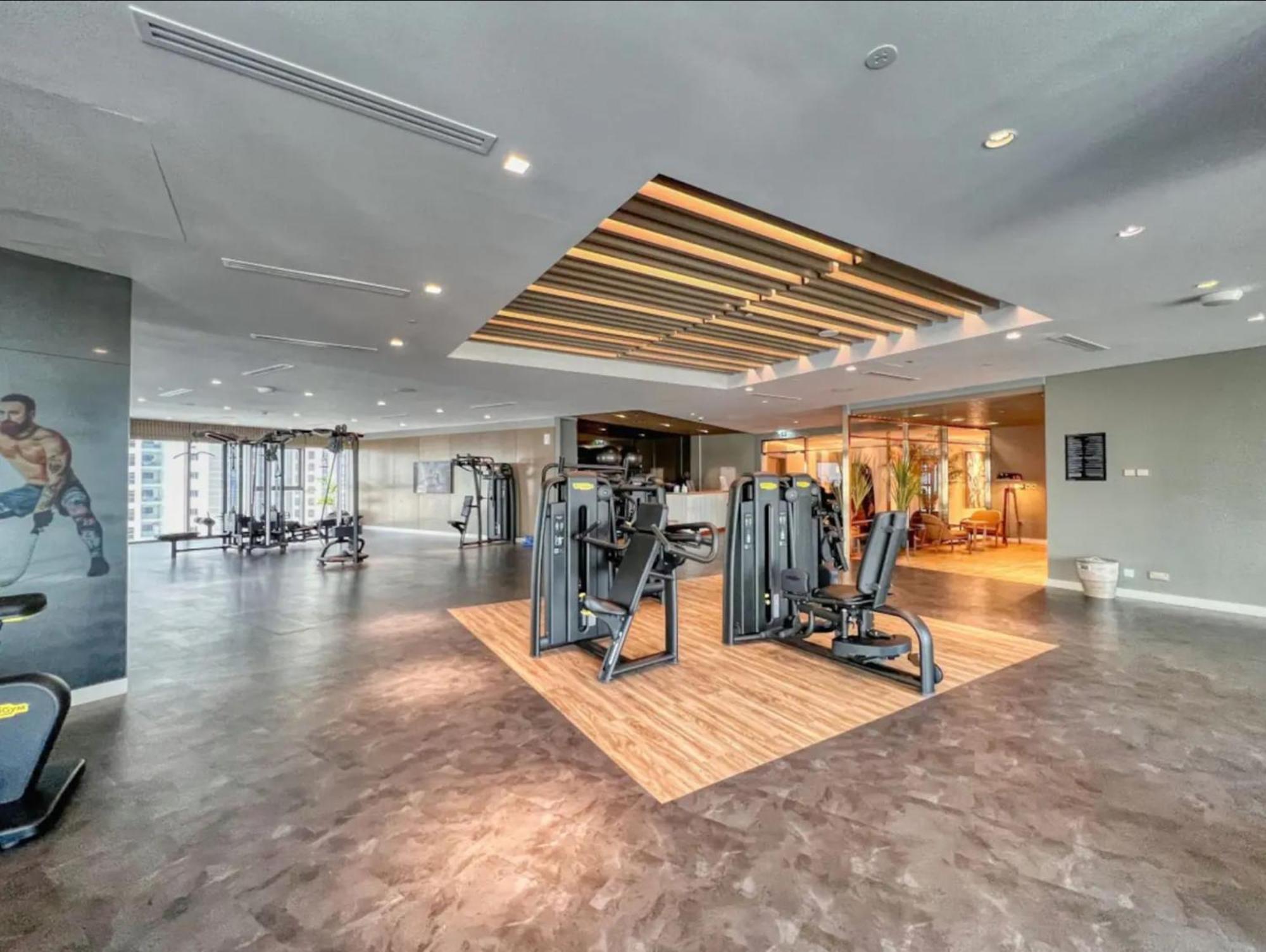 Apartment High Floor In 5 Star With Infinity Pool Burj View Gym Sauna Dubai