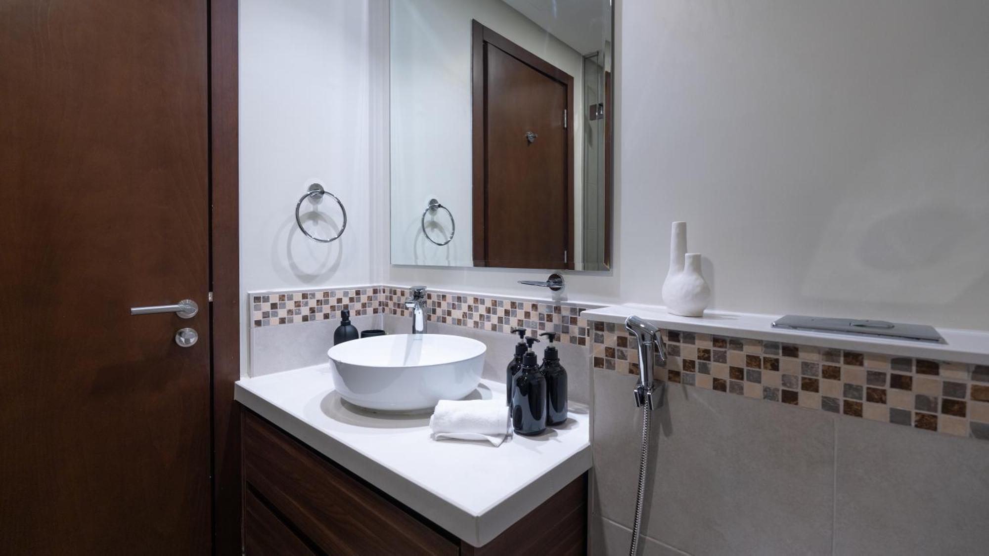 Luxury 2br With Burj View Gym & Pool * Dubai