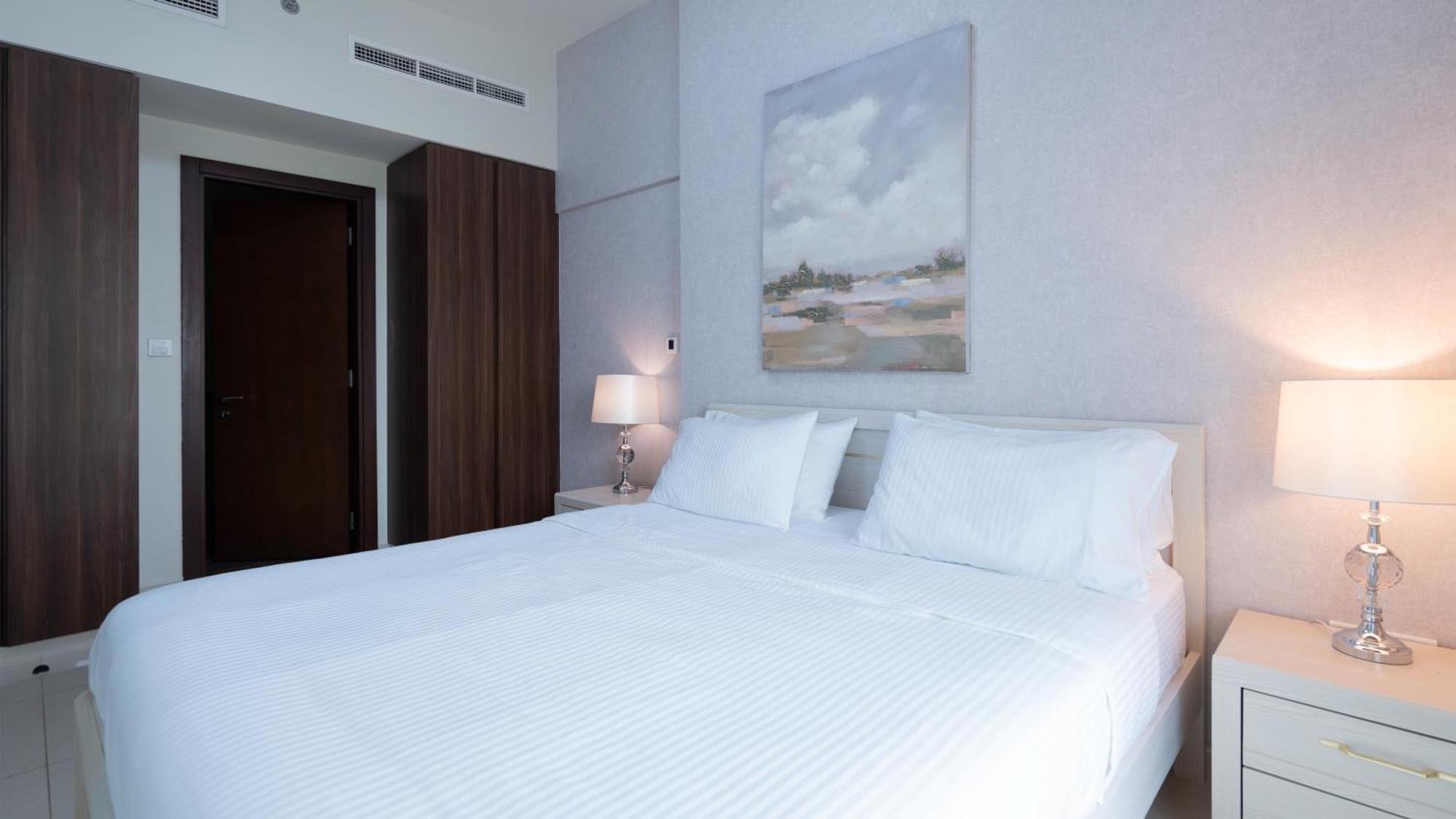 Luxury 2br With Burj View Gym & Pool * Dubai