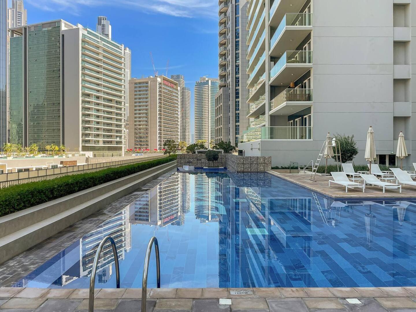 Luxury 2br With Burj View Gym & Pool Apartment *