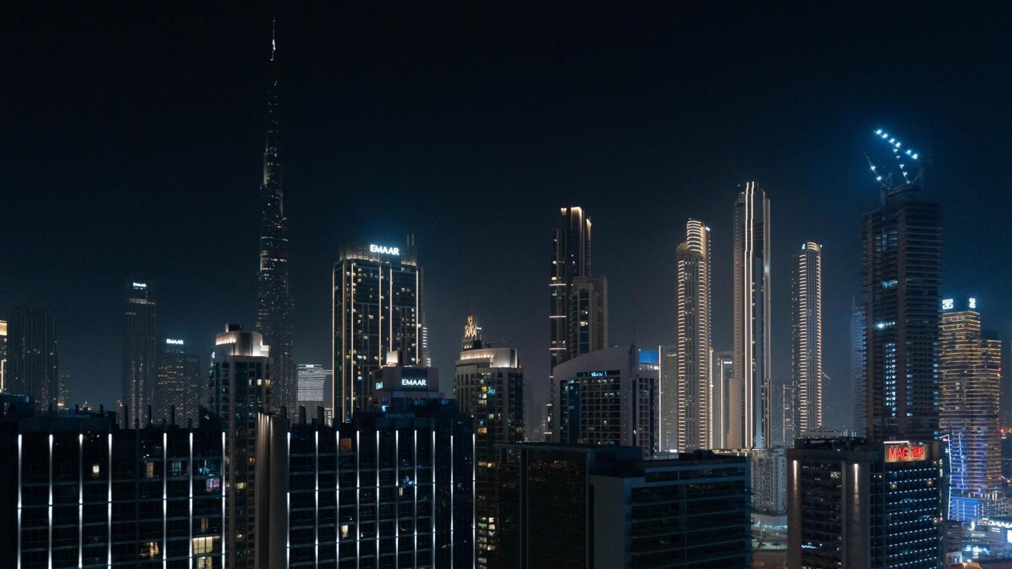 Luxury 2br With Burj View Gym & Pool Dubai