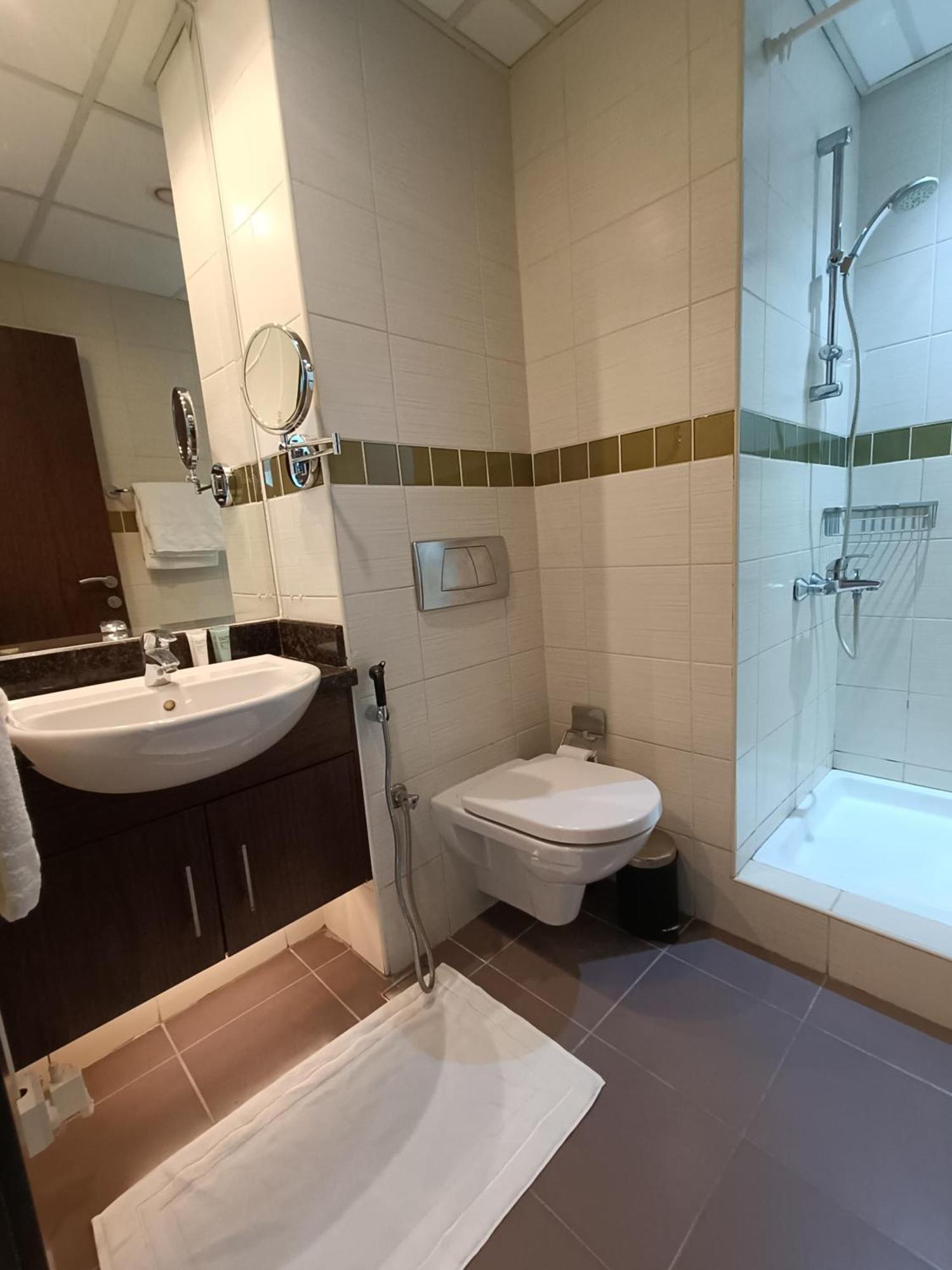 Quill - Canal View Spacious 3 Bedroom Apartment *