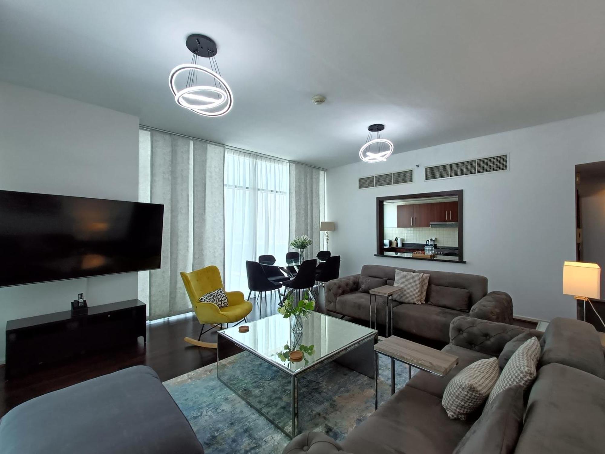 Quill - Canal View Spacious 3 Bedroom Apartment Dubai