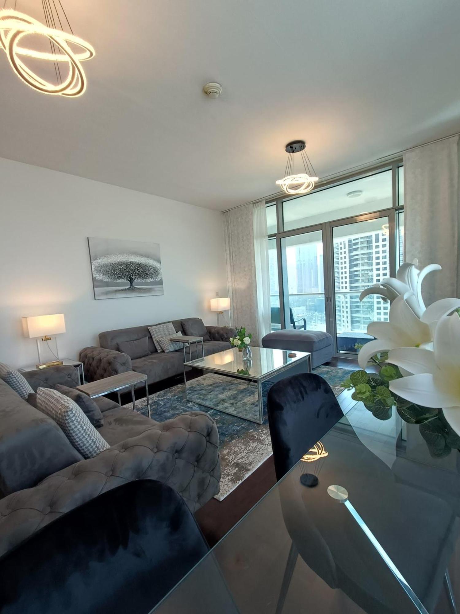 Quill - Canal View Spacious 3 Bedroom * Dubai