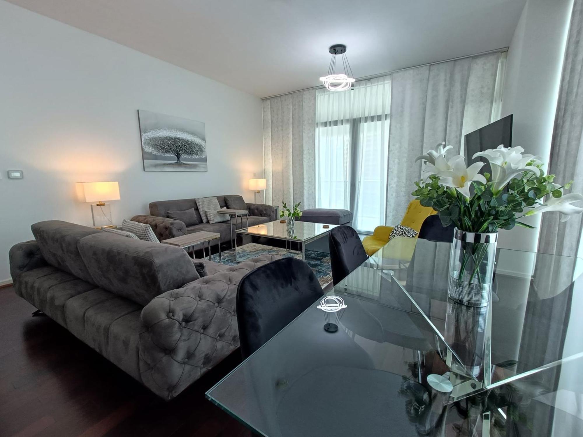Quill - Canal View Spacious 3 Bedroom Apartment *