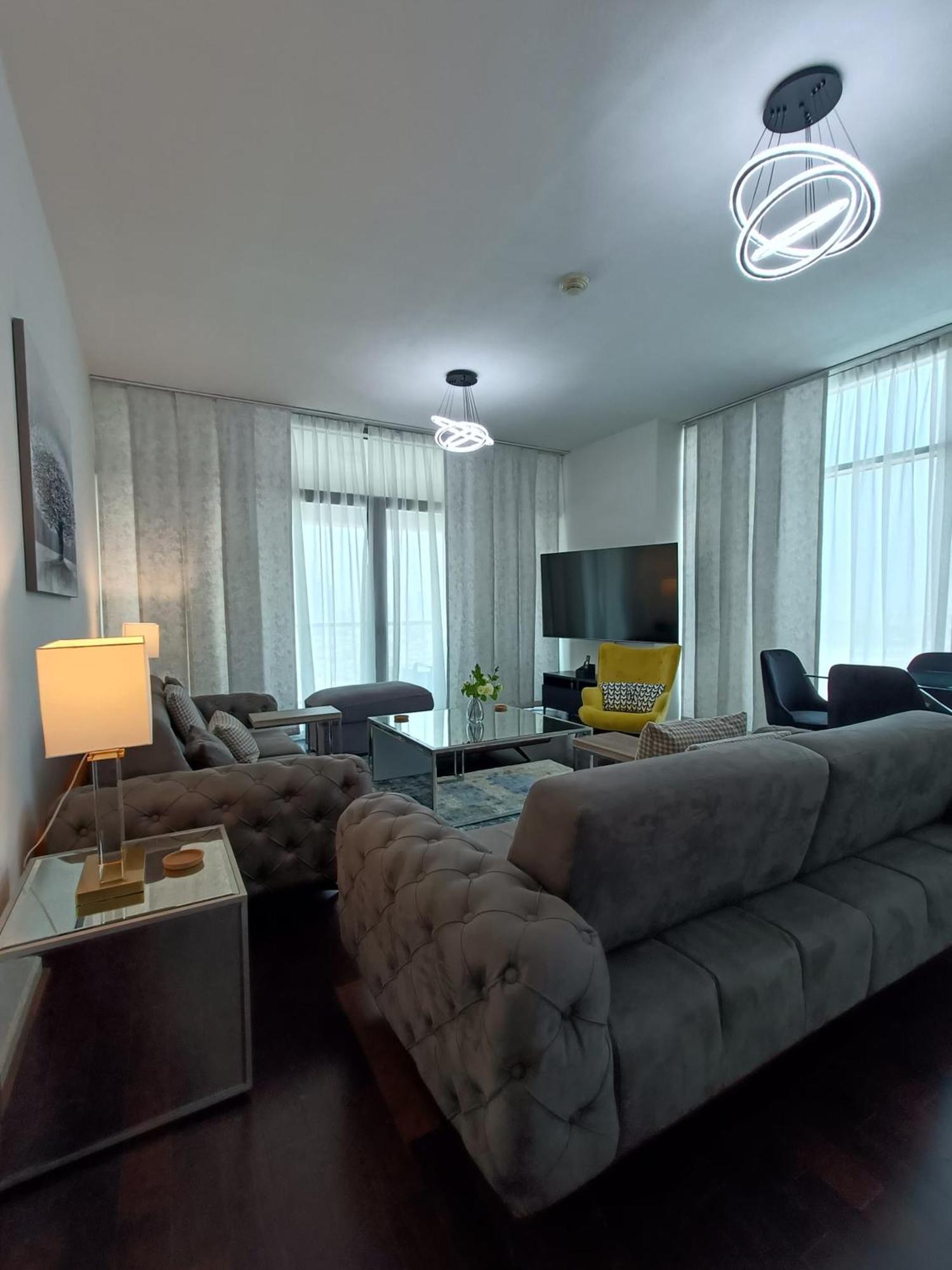 Quill - Canal View Spacious 3 Bedroom * Dubai