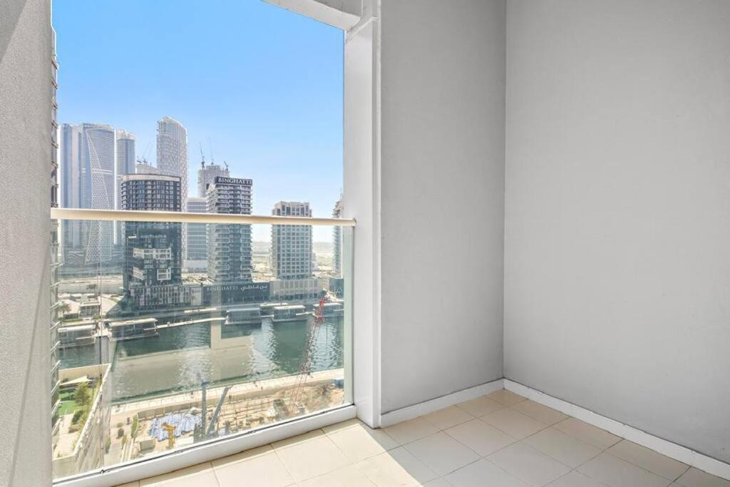 Stunning 1bhk With A Canal View * Dubai