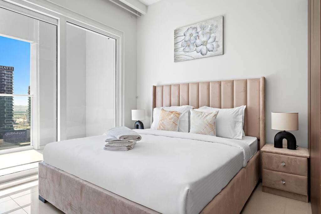 Stunning 1bhk With A Canal View