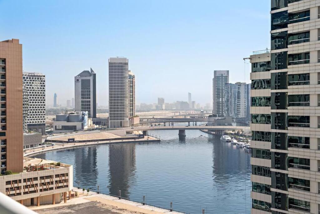 Stunning 1bhk With A Canal View * Dubai