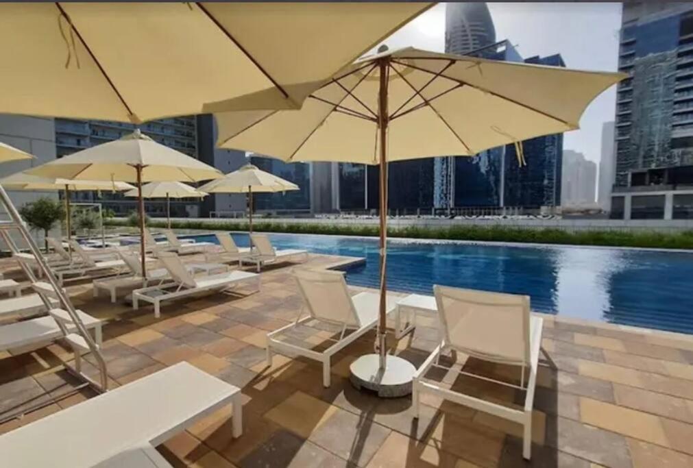 Stunning 1bhk With A Canal View Apartment *