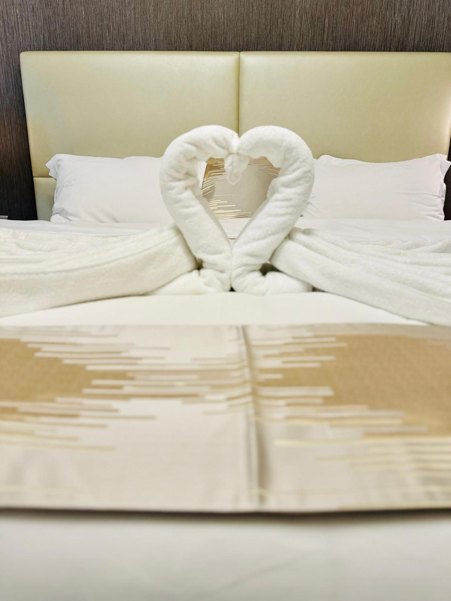 Luxury 1br - 5 Min Drive To Mall-5 Star Facilities