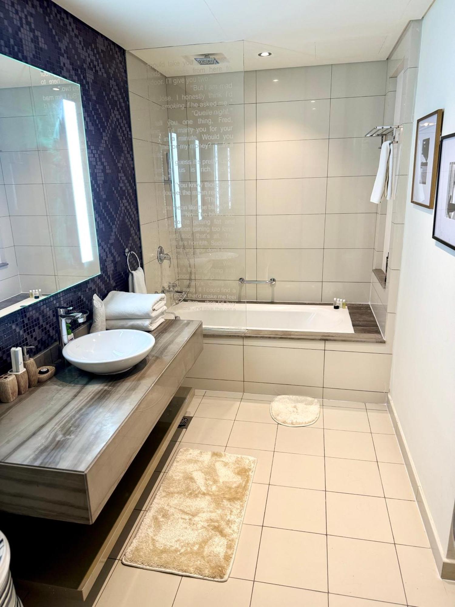 Apartamento Luxury 1br - 5 Min Drive To Mall-5 Star Facilities *