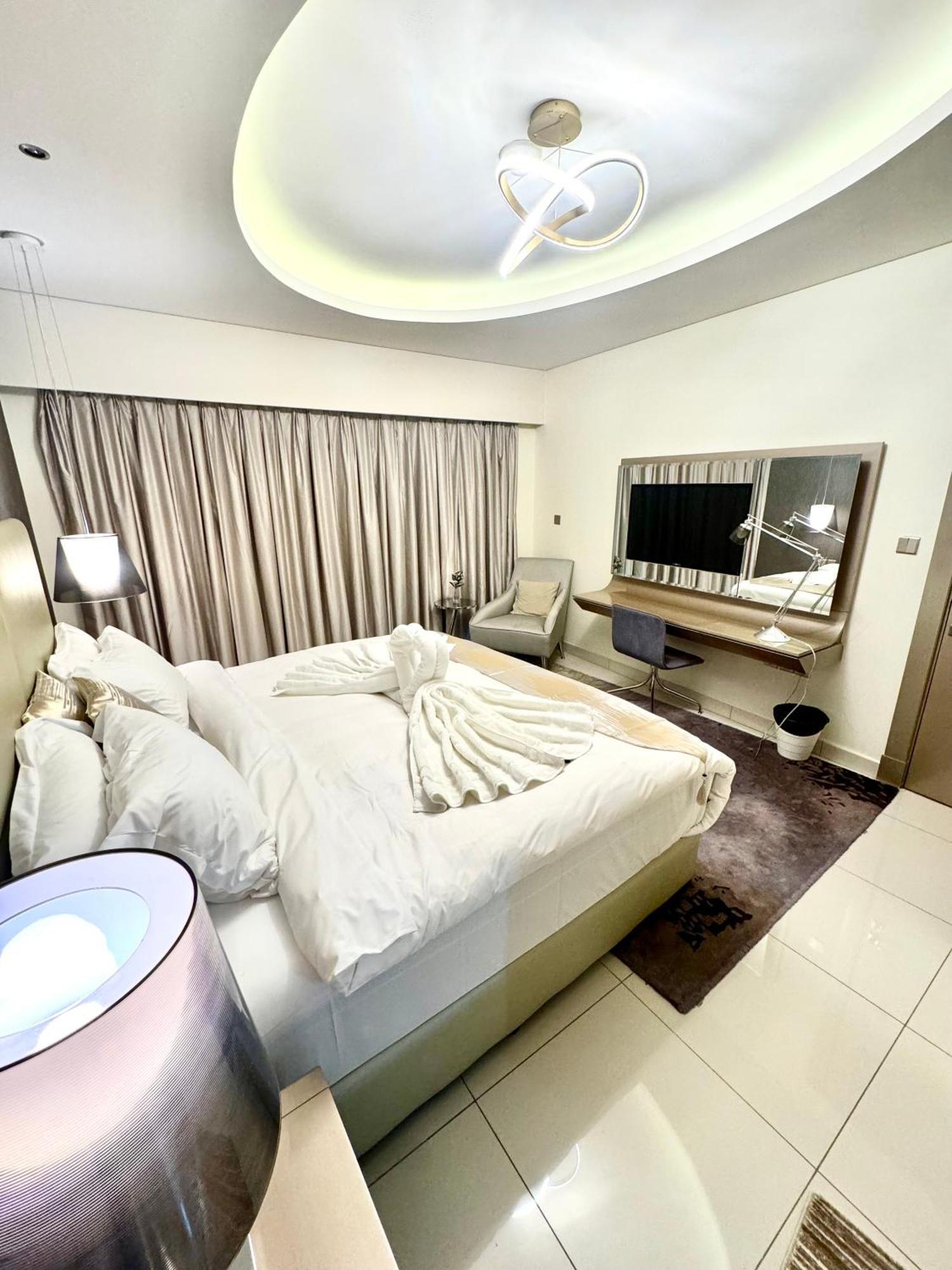 Luxury 1br - 5 Min Drive To Mall-5 Star Facilities Apartamento *