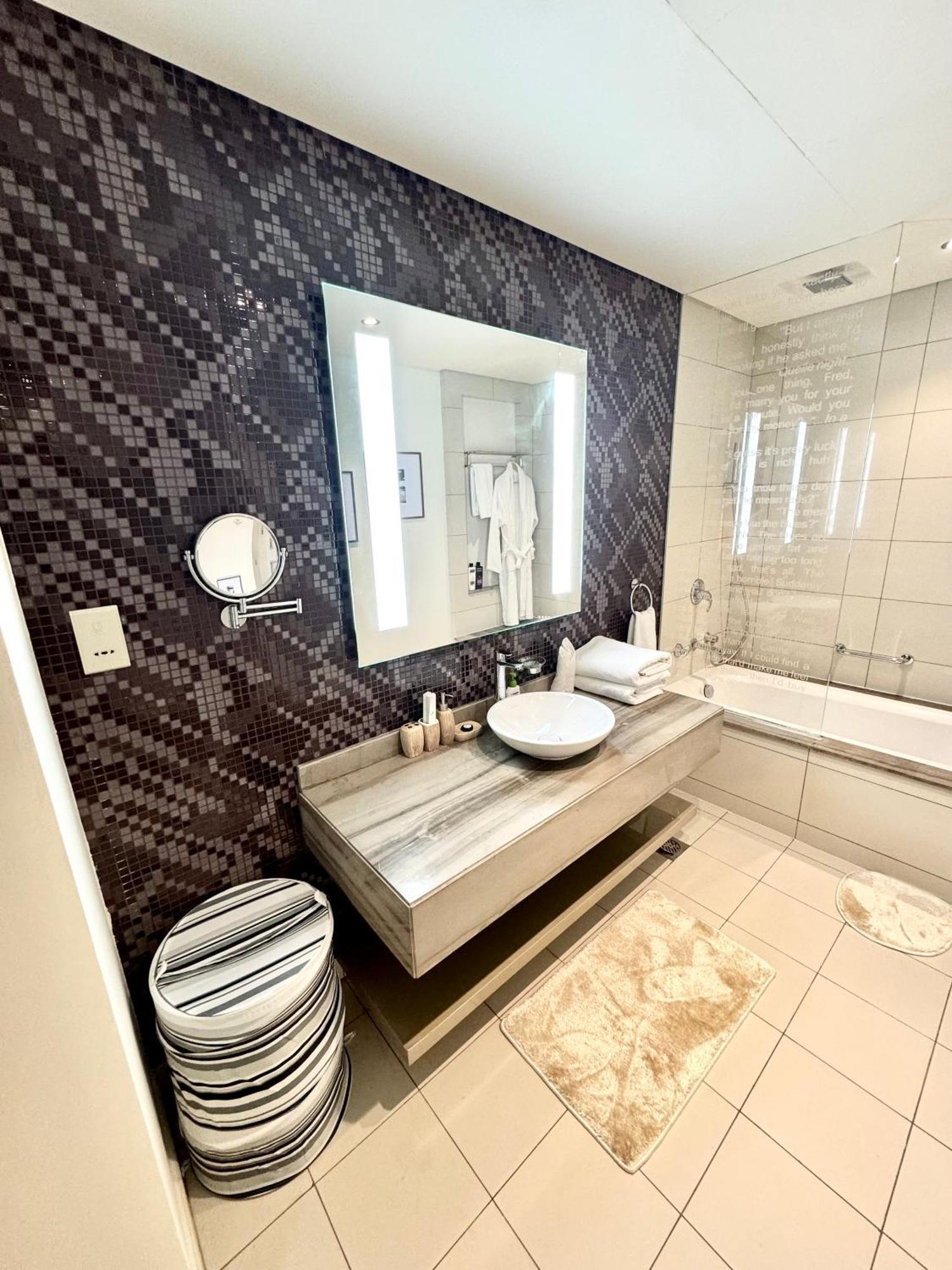 Apartamento Luxury 1br - 5 Min Drive To Mall-5 Star Facilities Dubai