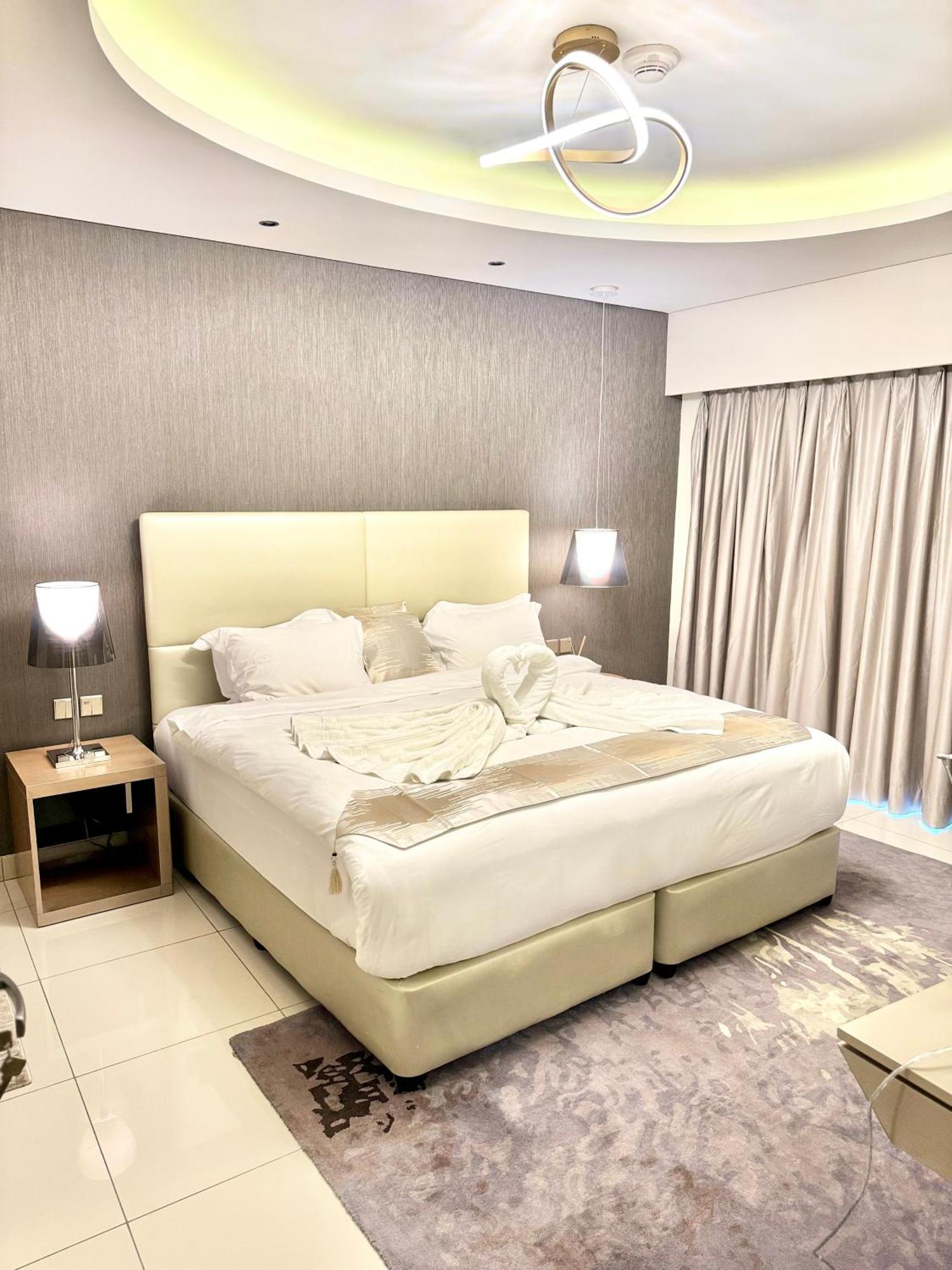 Luxury 1br - 5 Min Drive To Mall-5 Star Facilities Apartamento
