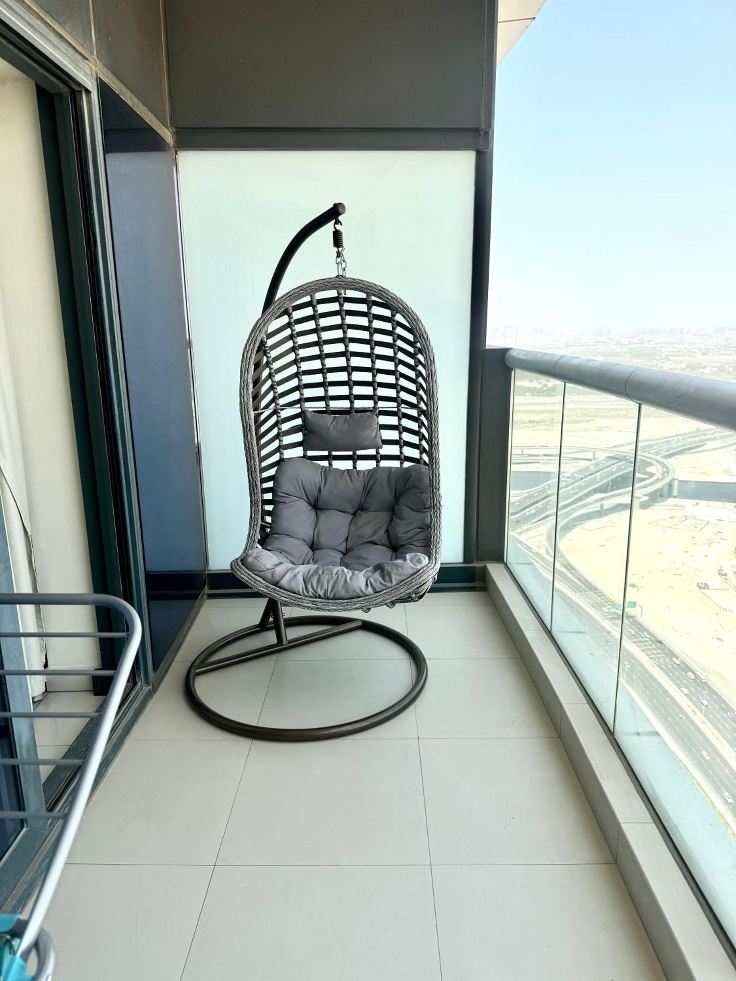 Luxury 1br - 5 Min Drive To Mall-5 Star Facilities *