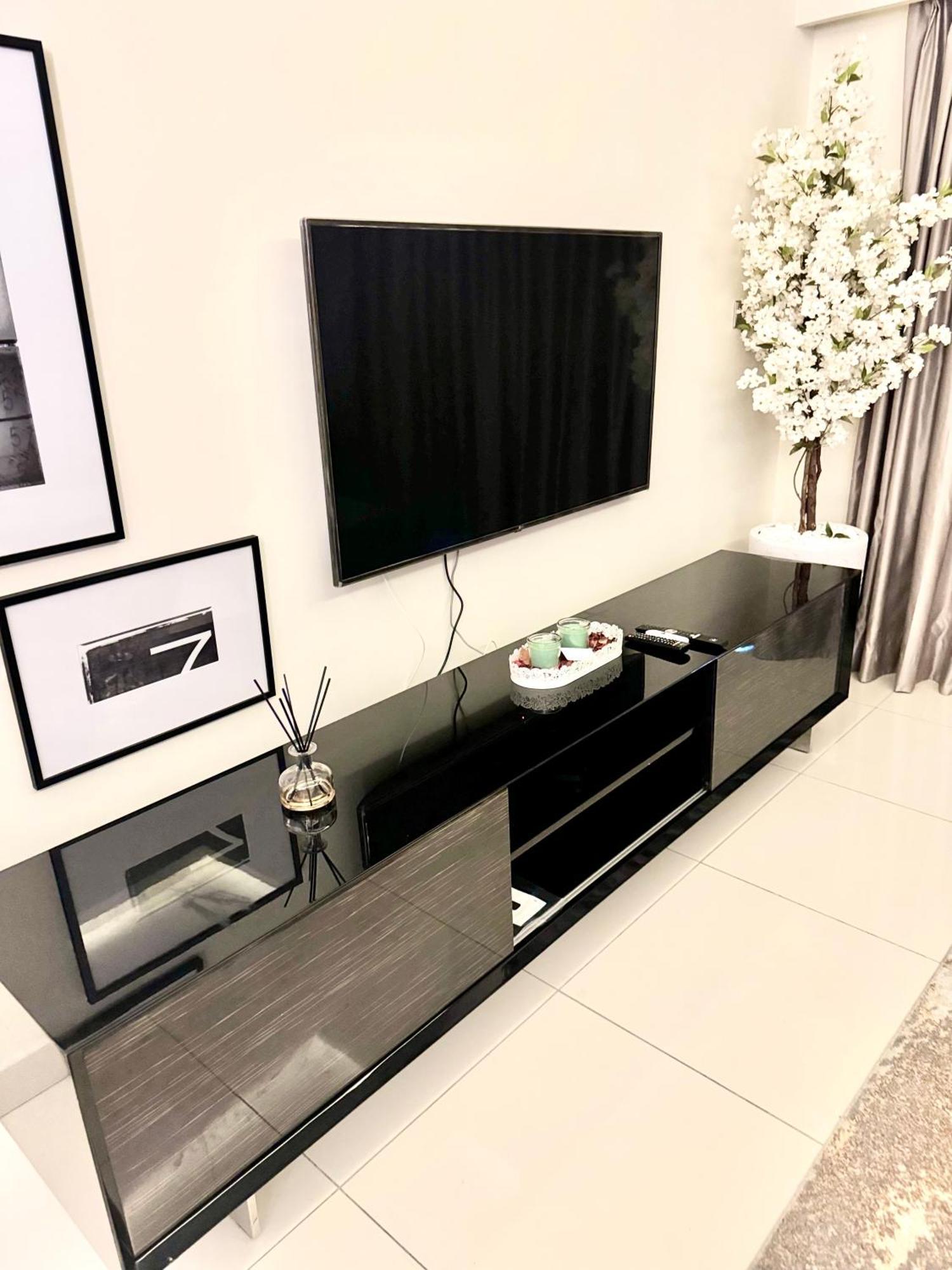 Luxury 1br - 5 Min Drive To Mall-5 Star Facilities * Dubai