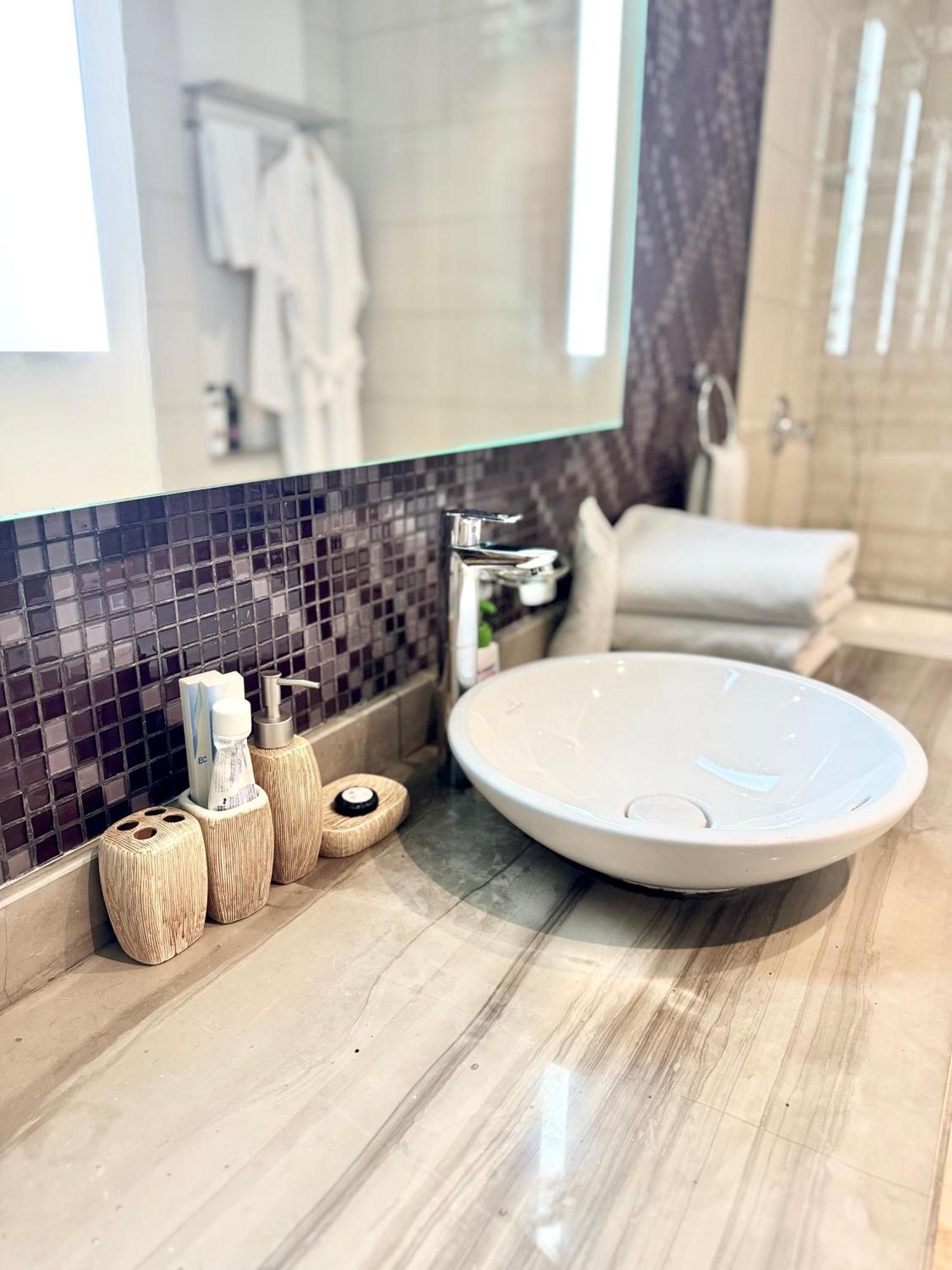 Luxury 1br - 5 Min Drive To Mall-5 Star Facilities Apartamento Dubai
