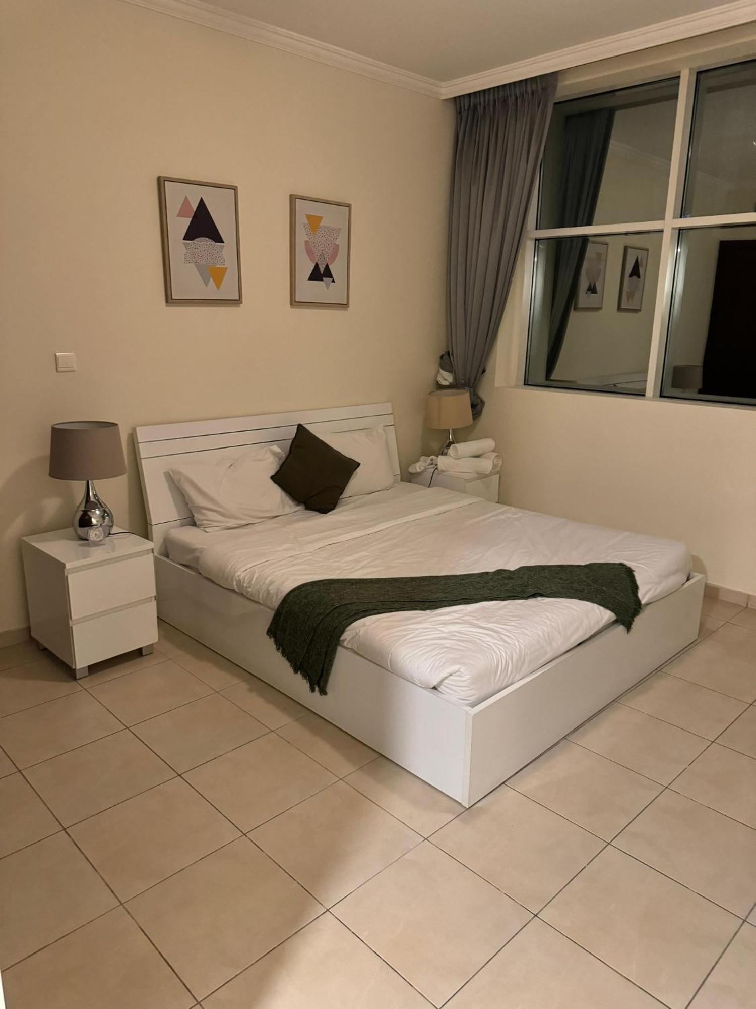 1 Bedroom Downtown 5 Min Walk To Mall