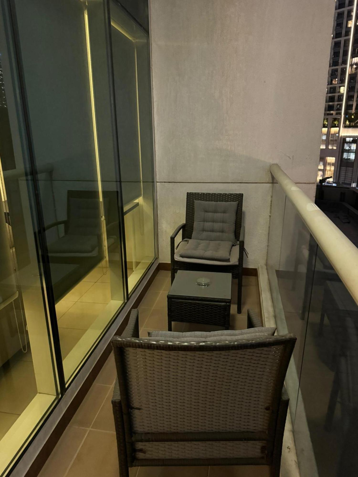 Apartment 1 Bedroom Downtown 5 Min Walk To Mall Dubai